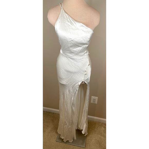 Sau Lee Hailey One Shoulder Crystal Button Detail Ivory White Maxi Gown Size 6 - Picture 3 of 9